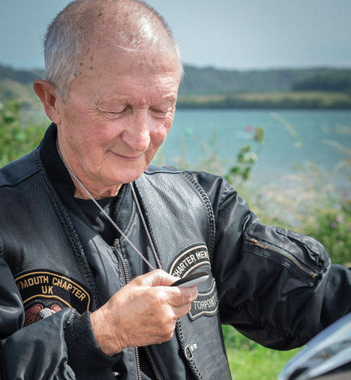 GPS alarm pendant for elderly